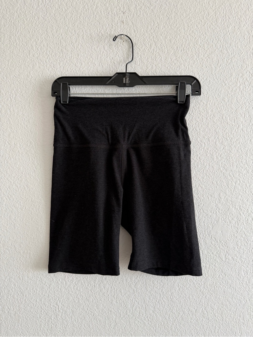 Beyond Yoga Keep Pace High-Rise Biker Shorts Space Dye heathered black Medium - Picture 1 of 5